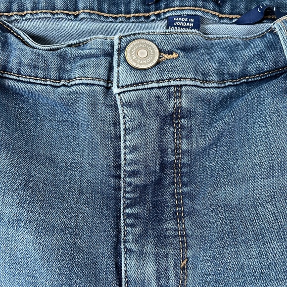 Women’s Bandolino Riley Bermuda Jean Shorts Denim, size 12 - Picture 3 of 13